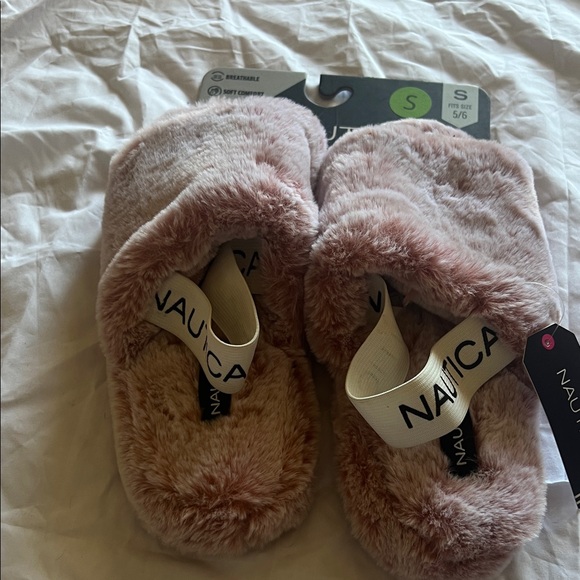 Nautica Blush Fuzzy Slippers - Picture 1 of 3